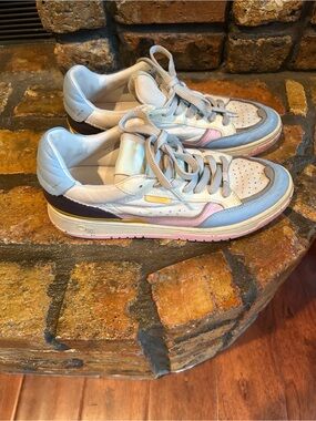 Oncept Fashion Sneakers.